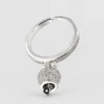 Anello con campanella pendente in argento 925
